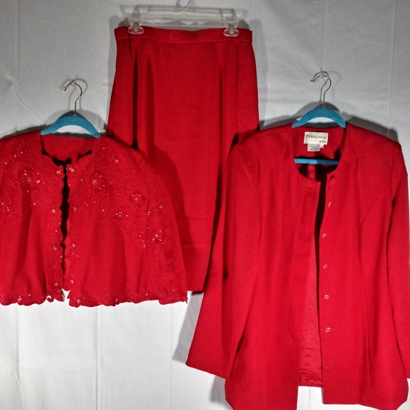 2 PIECE SUIT WITH CAPE JACKET - Picture 2 of 3